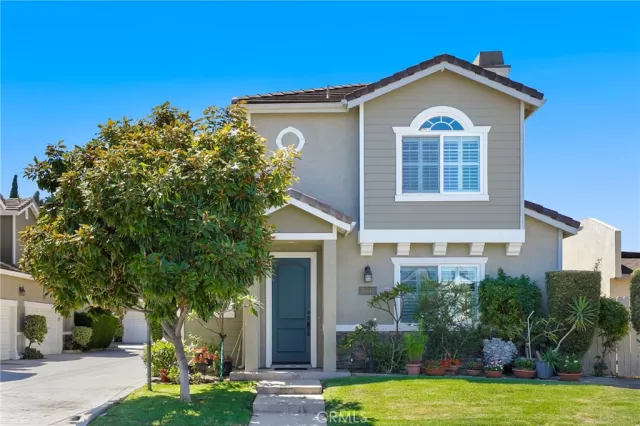 MLS: OC25186715 Condo For Sale