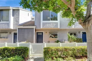 More Details about MLS # OC25189652 : 10 CANDLEWOOD LANE