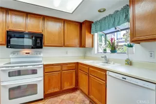 Photo #5: OC25189652 Listing