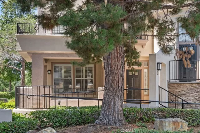 MLS: OC25190408 Condo For Sale