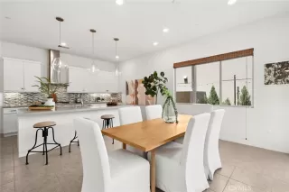 Photo #5: OC25190472 Listing