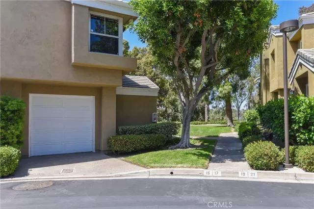 MLS: OC25190599 Condo For Sale