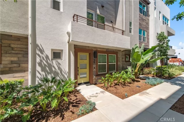 MLS: OC25194993 Condo For Sale