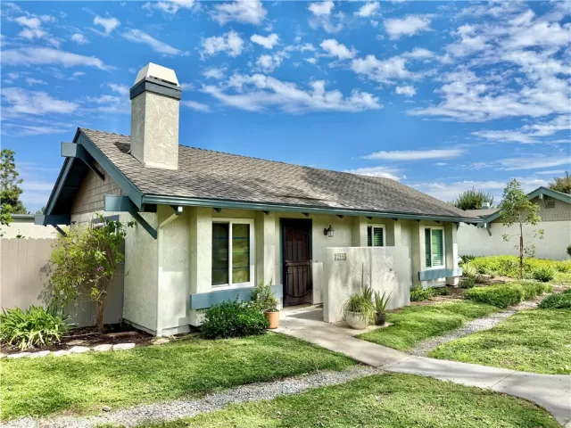 MLS: OC25195073 Condo For Sale