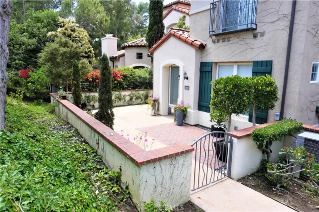 MLS: OC25195335 Condo For Sale