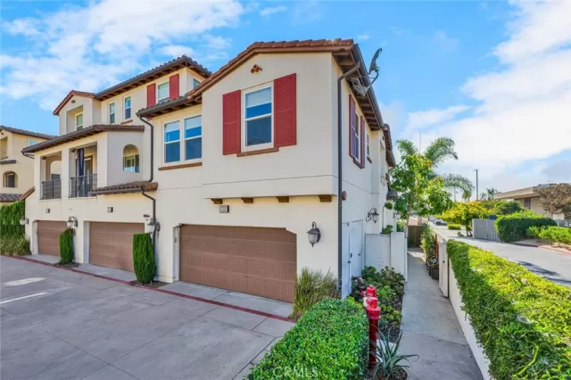 MLS: OC25195408 Condo For Sale