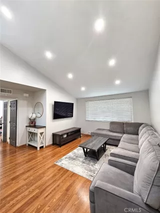 Photo #2: OC25196354 Listing 