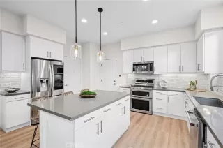 Photo #5: OC25196562 Listing 