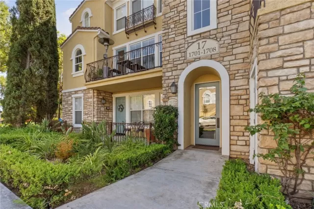 MLS: OC25197249 Condo For Sale