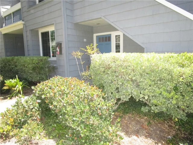 MLS: OC25199092 Condo For Sale