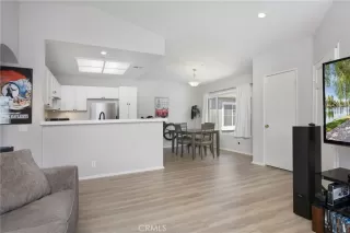 Photo #6: OC25199093 Listing 