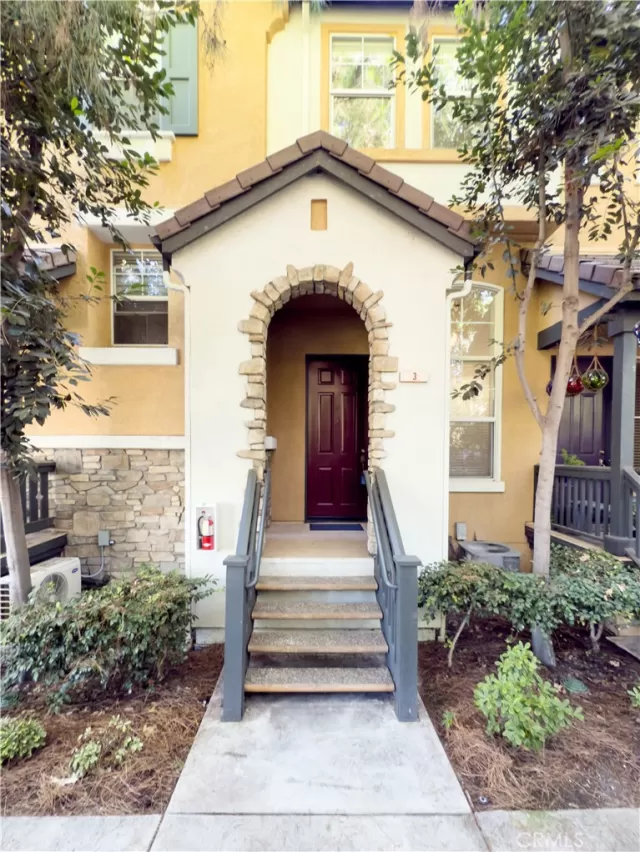 MLS: OC25199650 Condo For Sale