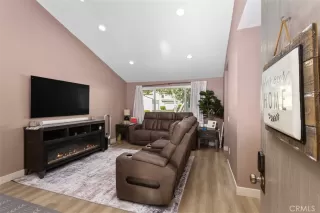 Photo #5: OC25201580 Listing