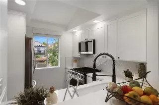 Photo #3: OC25215315 Listing 