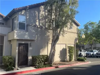 More Details about MLS # OC25216280 : 27533 CALINDA