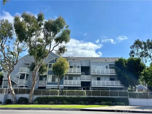 MLS: OC25216581 Condo For Sale