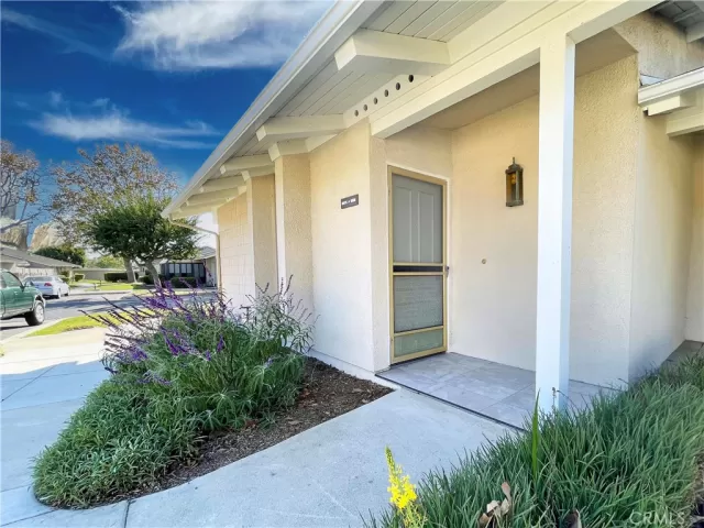 MLS: OC25217616 Condo For Sale