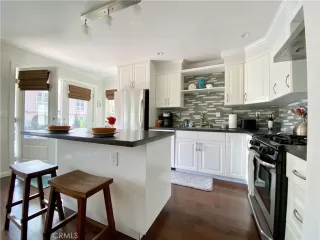 Photo #5: OC25218523 Listing