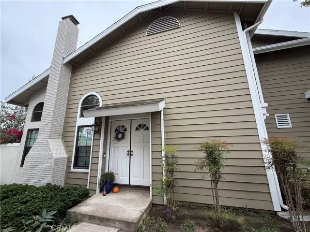 MLS: OC25219664 Condo For Sale