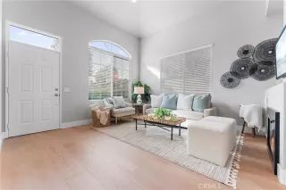 Photo #4: OC25221125 Listing