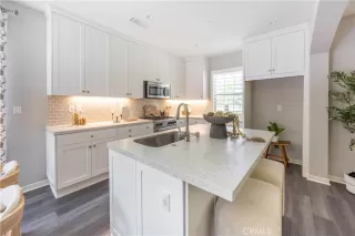 Photo #3: OC25221129 Listing