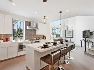 Photo #2: OC25222520 Listing 