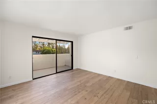 Photo #4: OC25225018 Listing