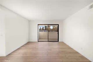 Photo #5: OC25225018 Listing