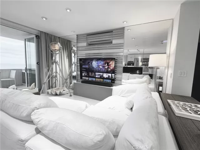 MLS: OC25225218 Condo For Sale