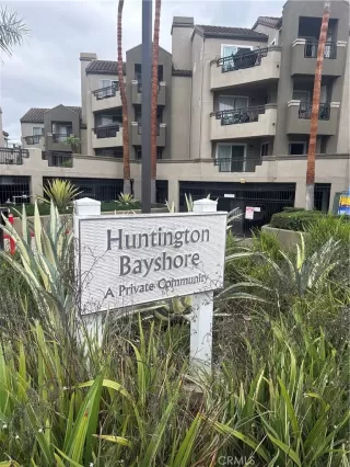 More Details about MLS # OC25227632 : 400 LAKE ST #208