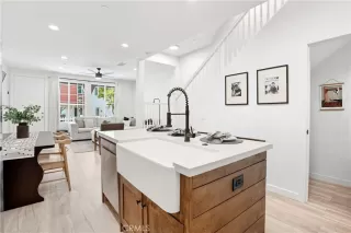 Photo #2: OC25229561 Listing 