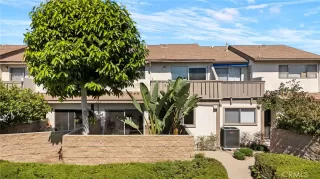 Photo #5: OC25230384 Listing