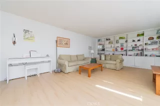 Photo #4: OC25231133 Listing