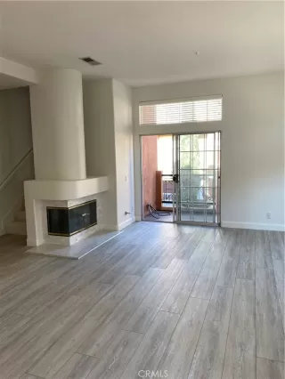 Photo #3: OC25232167 Listing