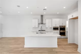 Photo #5: OC25232402 Listing 