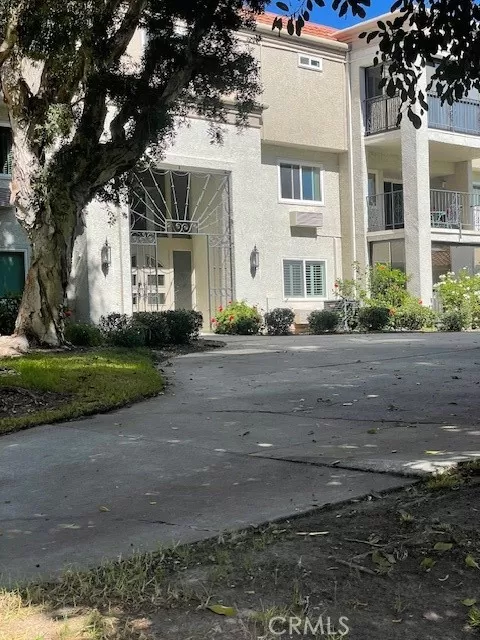 MLS: OC25232581 Condo For Sale