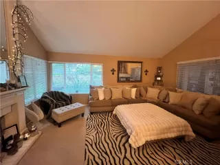 Photo #4: OC25233061 Listing 