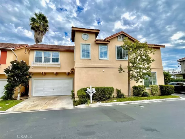 MLS: OC25233092 Condo For Sale