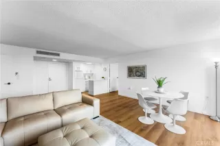 Photo #4: OC25234318 Listing