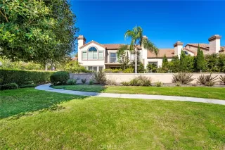 More Details about MLS # OC25236229 : 34 VIA BACCHUS