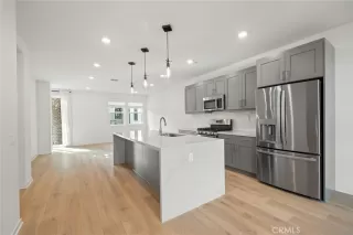 Photo #3: OC25238105 Listing