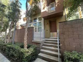 More Details about MLS # OC25240064 : 320 E JEANETTE LANE