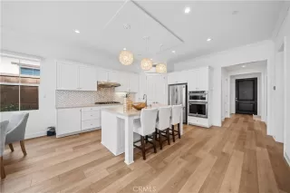 Photo #5: OC25240163 Listing