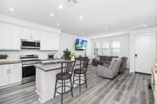 Photo #6: OC25240917 Listing 