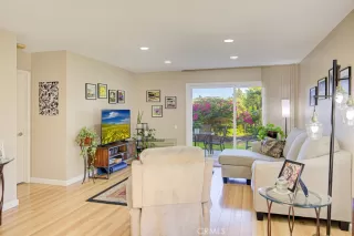 Photo #4: OC25242808 Listing