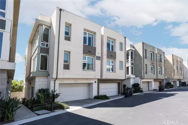 MLS: OC25245325 Condo For Sale