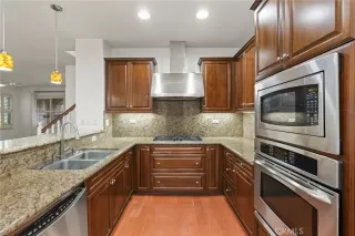 Photo #4: OC25245408 Listing