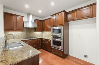 Photo #5: OC25245408 Listing