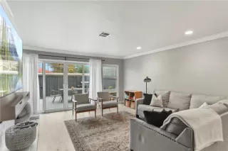 Photo #6: OC25250933 Listing