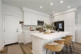 Photo #6: OC25251886 Listing 